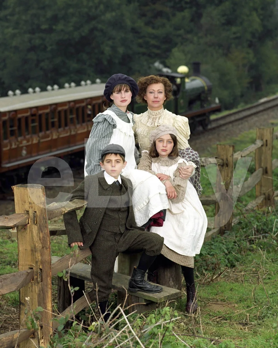 The Railway Children (2000) Jenny Agutter, Jemima Rooper Cast 16x12 Photo Poster, изображение 4