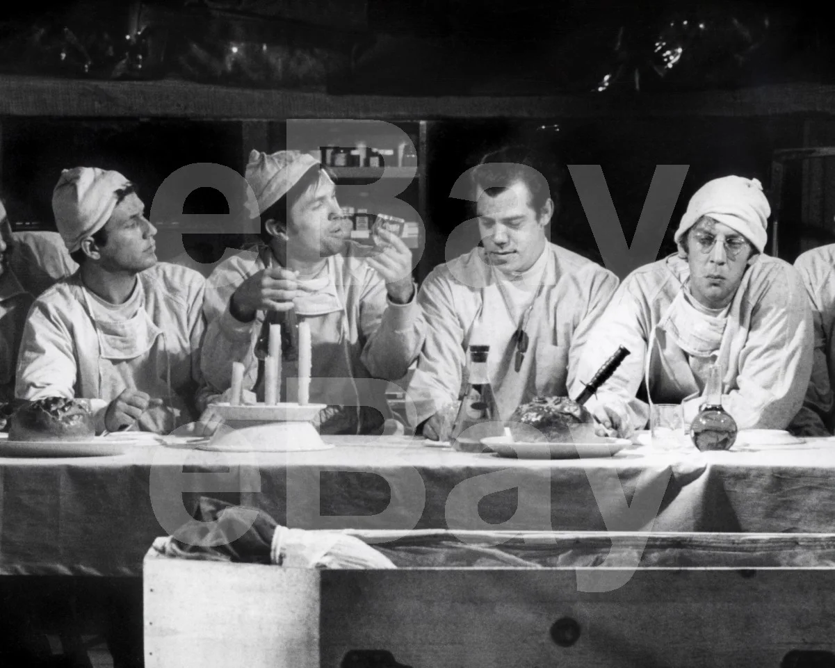 Mash (1970) John Schuck, Donald Sutherland, Elliott Gould 16x12 Photo, image 4
