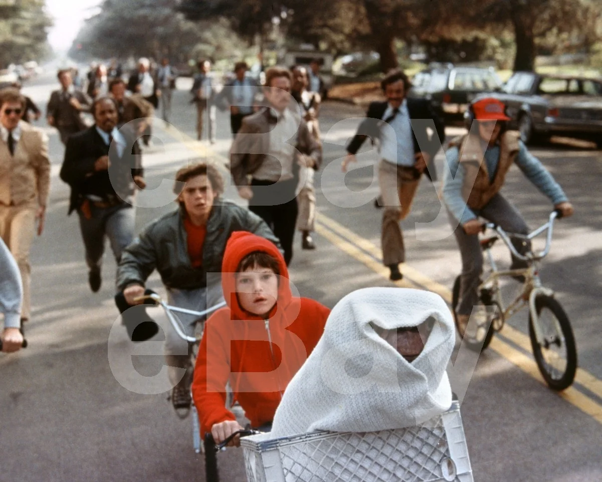 E.T (1982) Robert Macnaughton, C. Thomas Howell, Henry Thomas 16x12 Photo, изображение 4