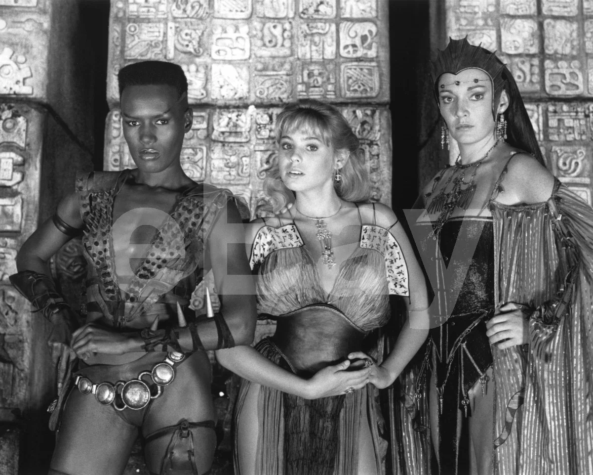 Conan the Destroyer (1984) Grace Jones, Olivia d'Abo, Sarah Douglas 16x12 Photo, изображение 4