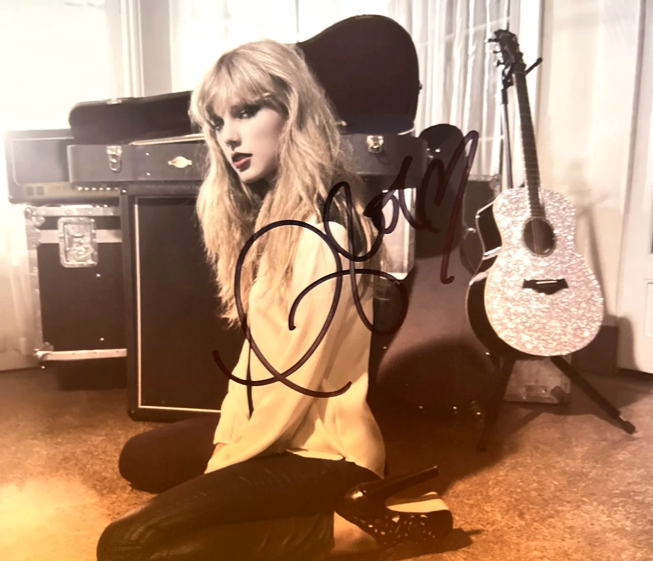TAYLOR SWIFT Signed 8x10 inch Authentic REAL Original Autograph w/COA, image 3