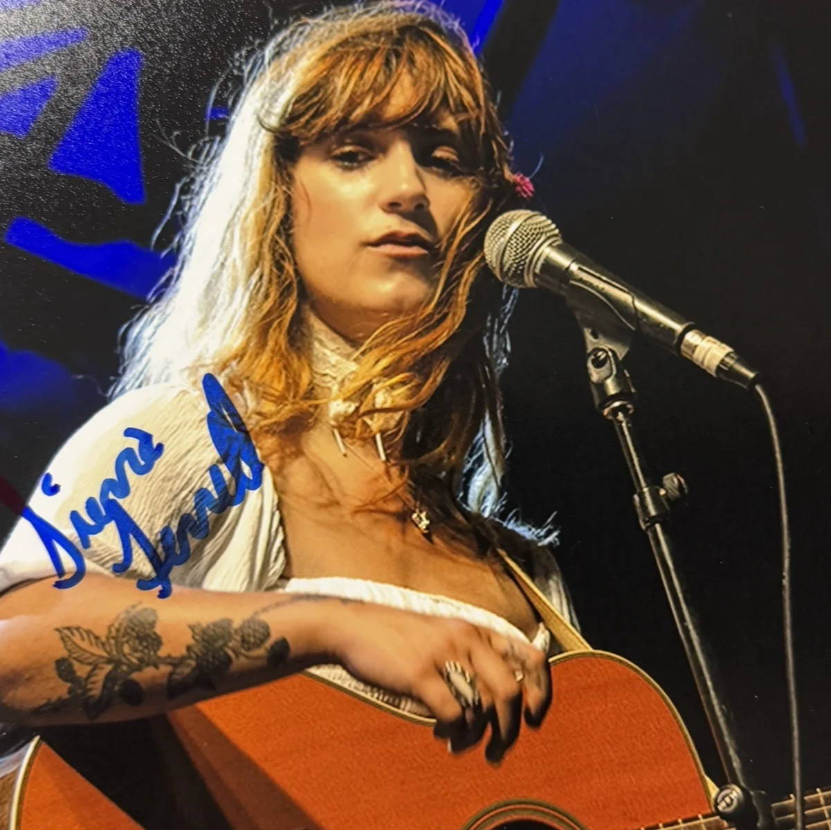 Sierra Ferrell Signed 8x10 Photo Autograph Guitar Performance JSA COA CF17163, изображение 3