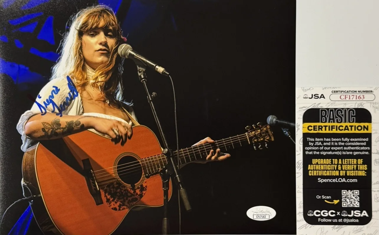 Sierra Ferrell Signed 8x10 Photo Autograph Guitar Performance JSA COA CF17163, изображение 4