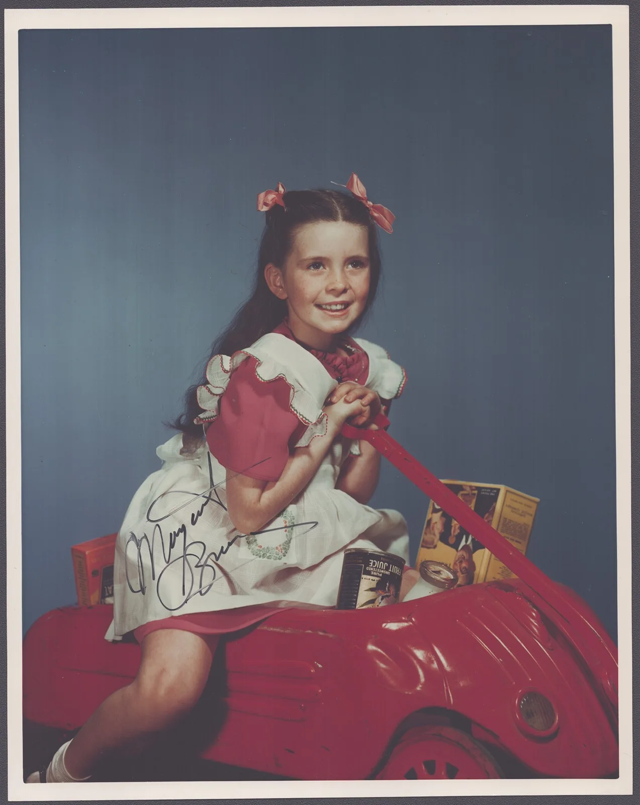 Margaret O'brien — MARGARET O'BRIEN - AUTOGRAPHED SIGNED PHOTOGRAPH
