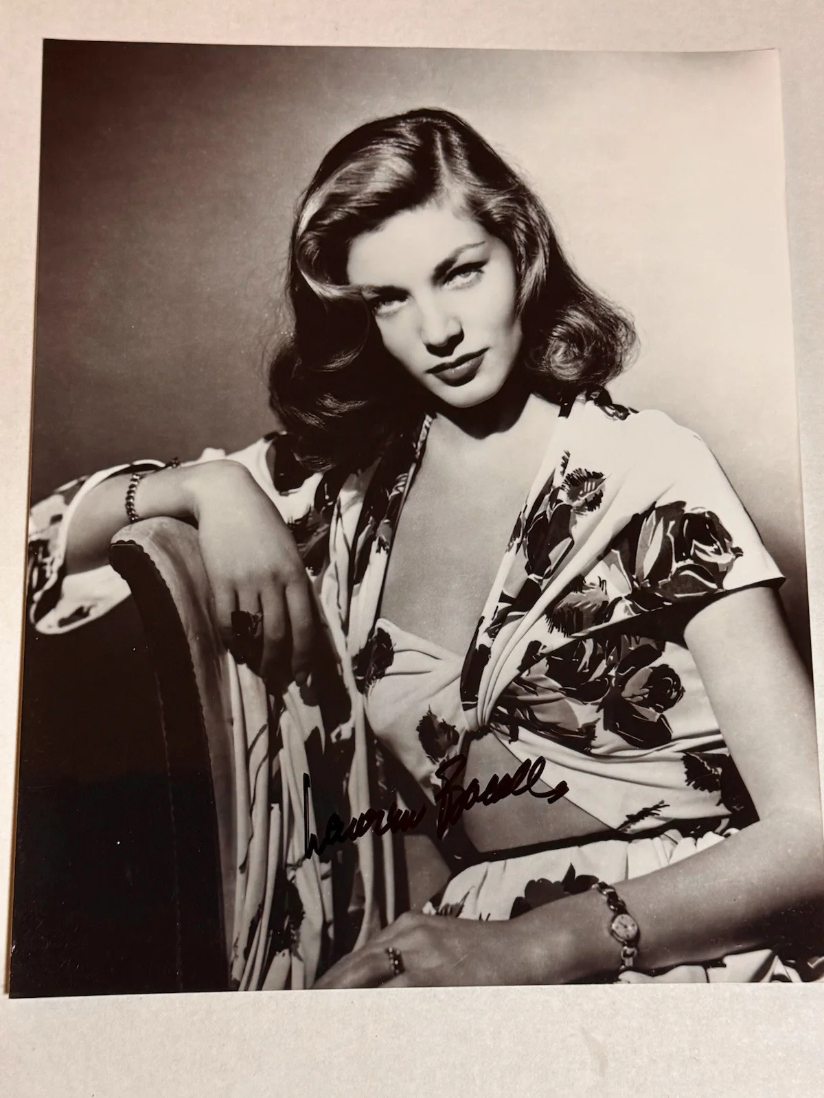 Lauren Bacall — Lauren Bacall Hand Signed 8x10 Photo Legendary Actress