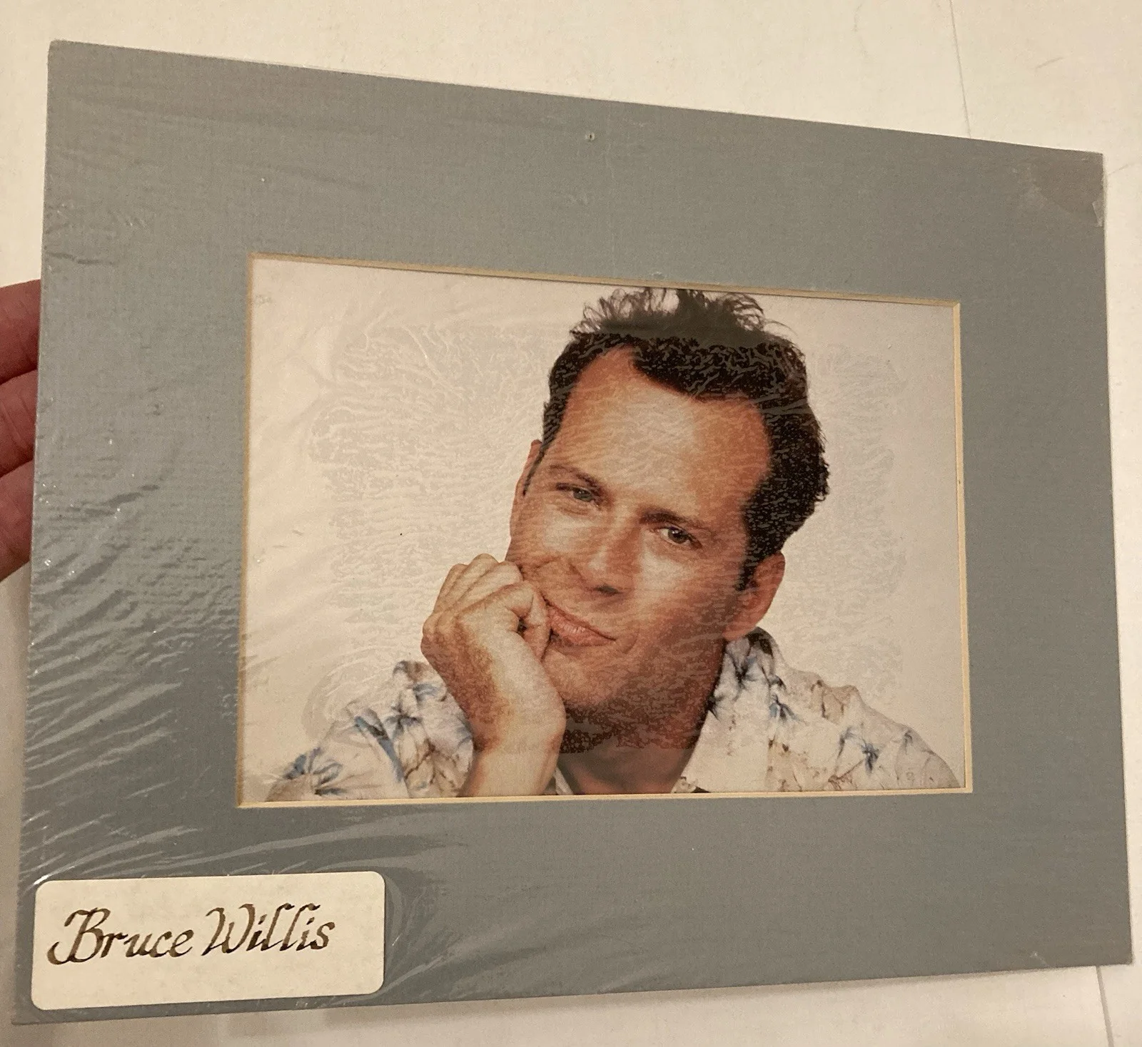 Bruce Willis — Bruce Willis Signed 5x7 Color Photo Matted Die Hard Sixth Sense Red, image 2