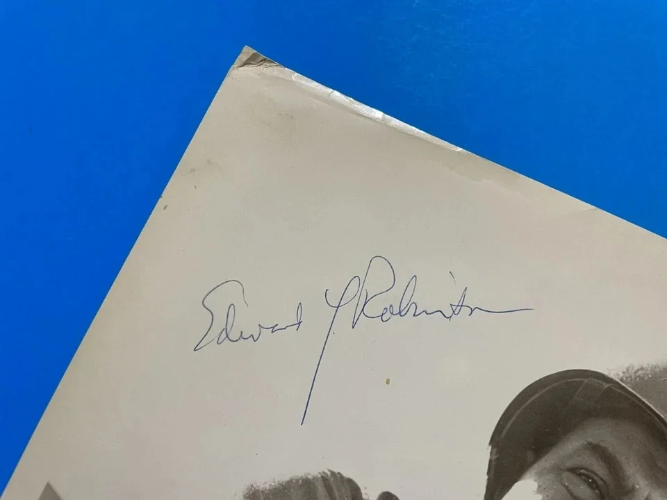 Edward G. Robinson — Edward G. Robinson Signed 8 x 10 Photo "Mr. Winkle Goes to War", изображение 3