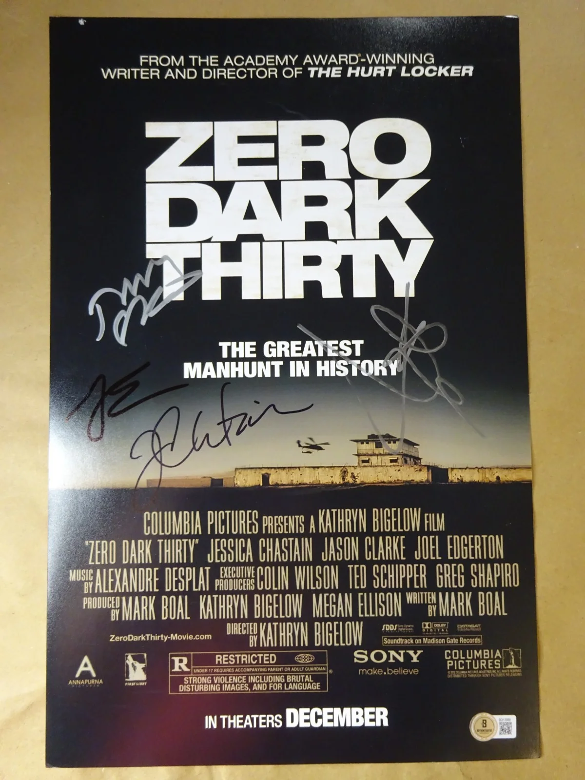 Jessica Chastain, Joel Edgerton, Jason Clarke, Jeremy Strong — Zero Dark Thirty Photo Signed By 4 Autographed 11"x17" Photo BAS COA LOA, изображение 2