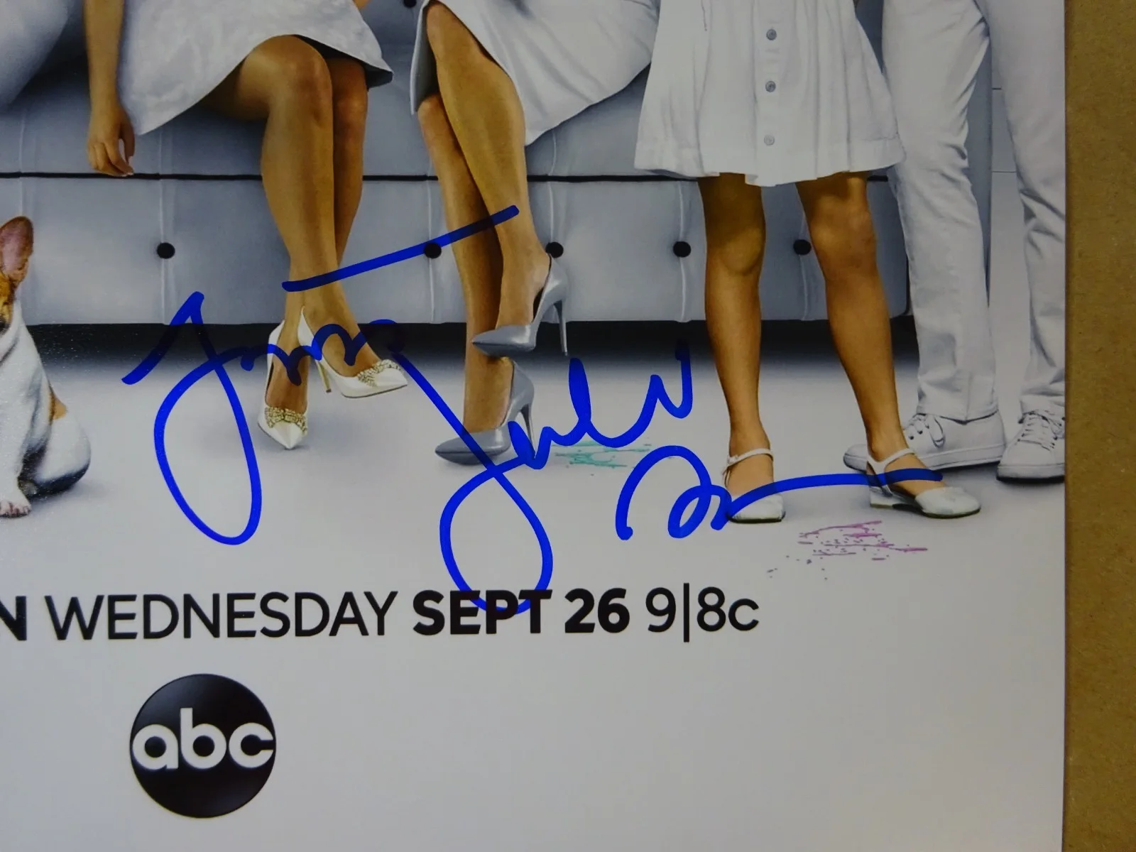 Julie Bowen, Jesse Tyler Ferguson — Signed Modern Family 11"x17" Julie Bowen Jesse Tyler Ferguson Photo Beckett COA, изображение 4