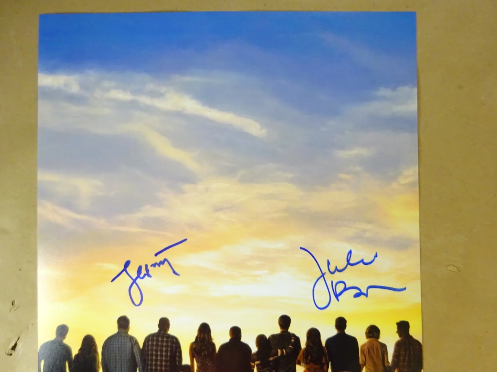 Julie Bowen, Jesse Tyler Ferguson — Signed Modern Family 11"x17" Julie Bowen Jesse Tyler Ferguson Photo Beckett COA, изображение 3