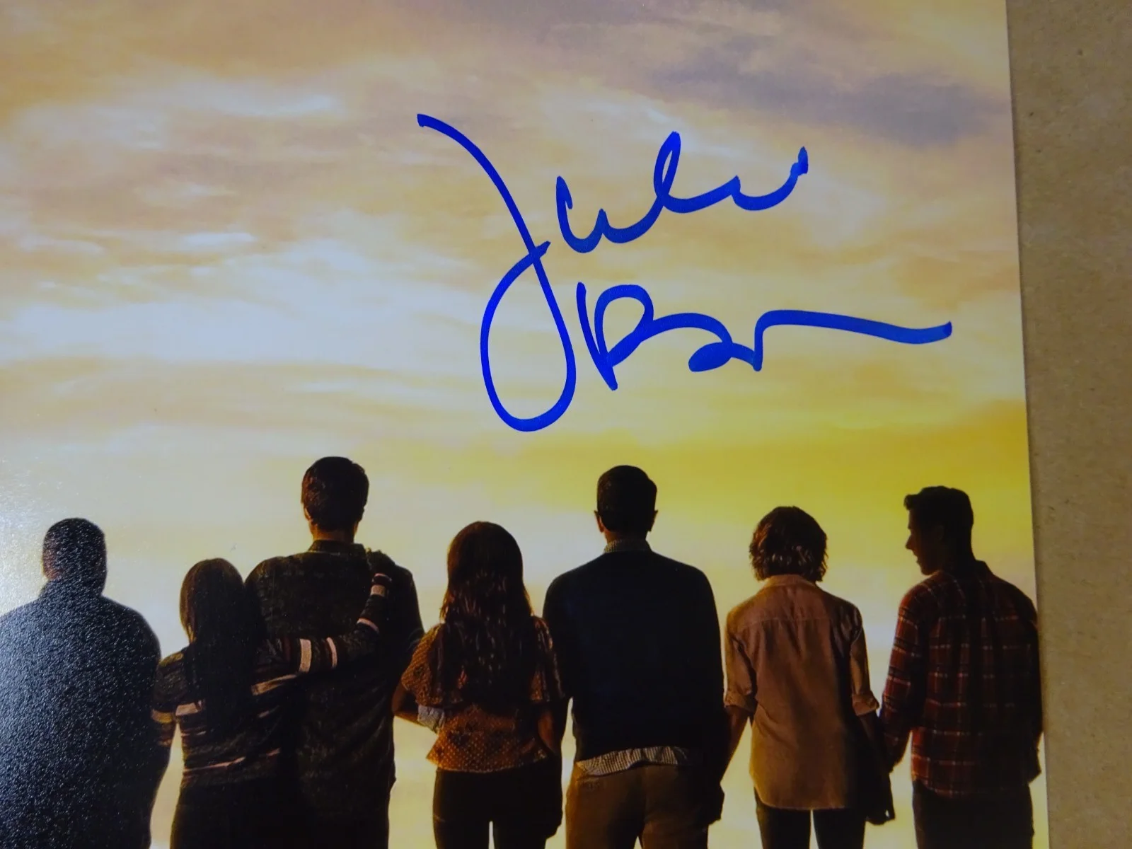 Julie Bowen, Jesse Tyler Ferguson — Signed Modern Family 11"x17" Julie Bowen Jesse Tyler Ferguson Photo Beckett COA, изображение 5