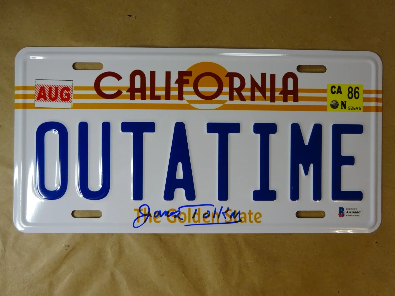 James Tolkan — Signed James Tolkan Autographed Back To The Future License Plate Beckett BAS COA, изображение 2