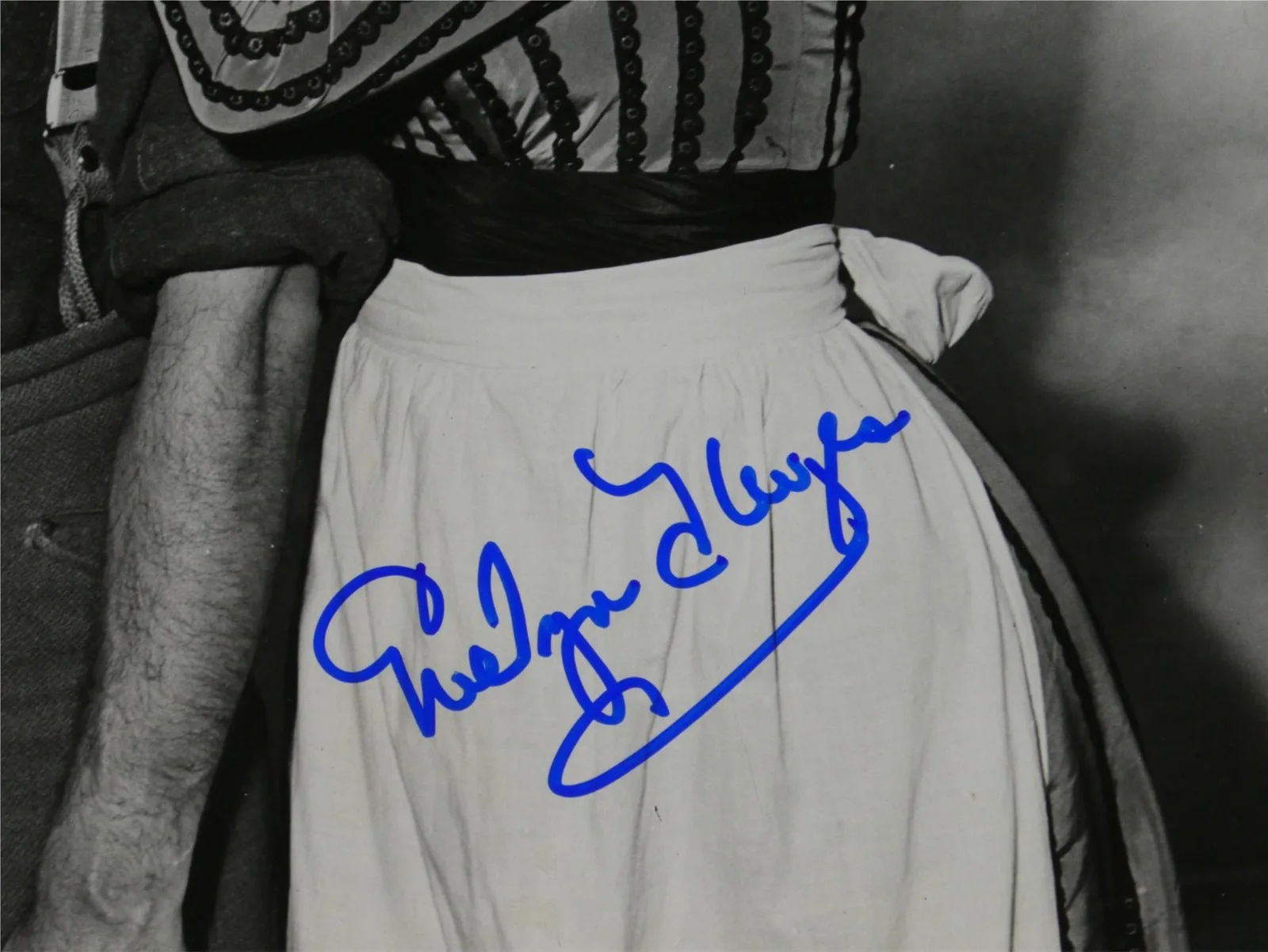 Evelyn Keyes — Evelyn Keyes Signed B&W 8x10 Promo Photo Renegades Autographed, изображение 2