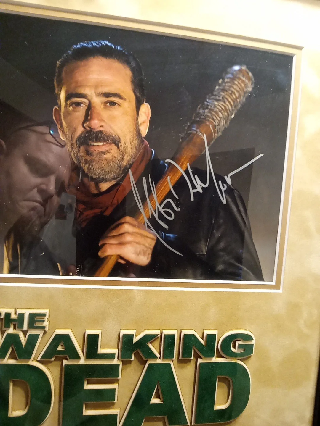 Jeffrey Dean Morgan — Jeffrey Dean Morgan Signed Original Photo The Walking Dead TV Memorabilia, image 2