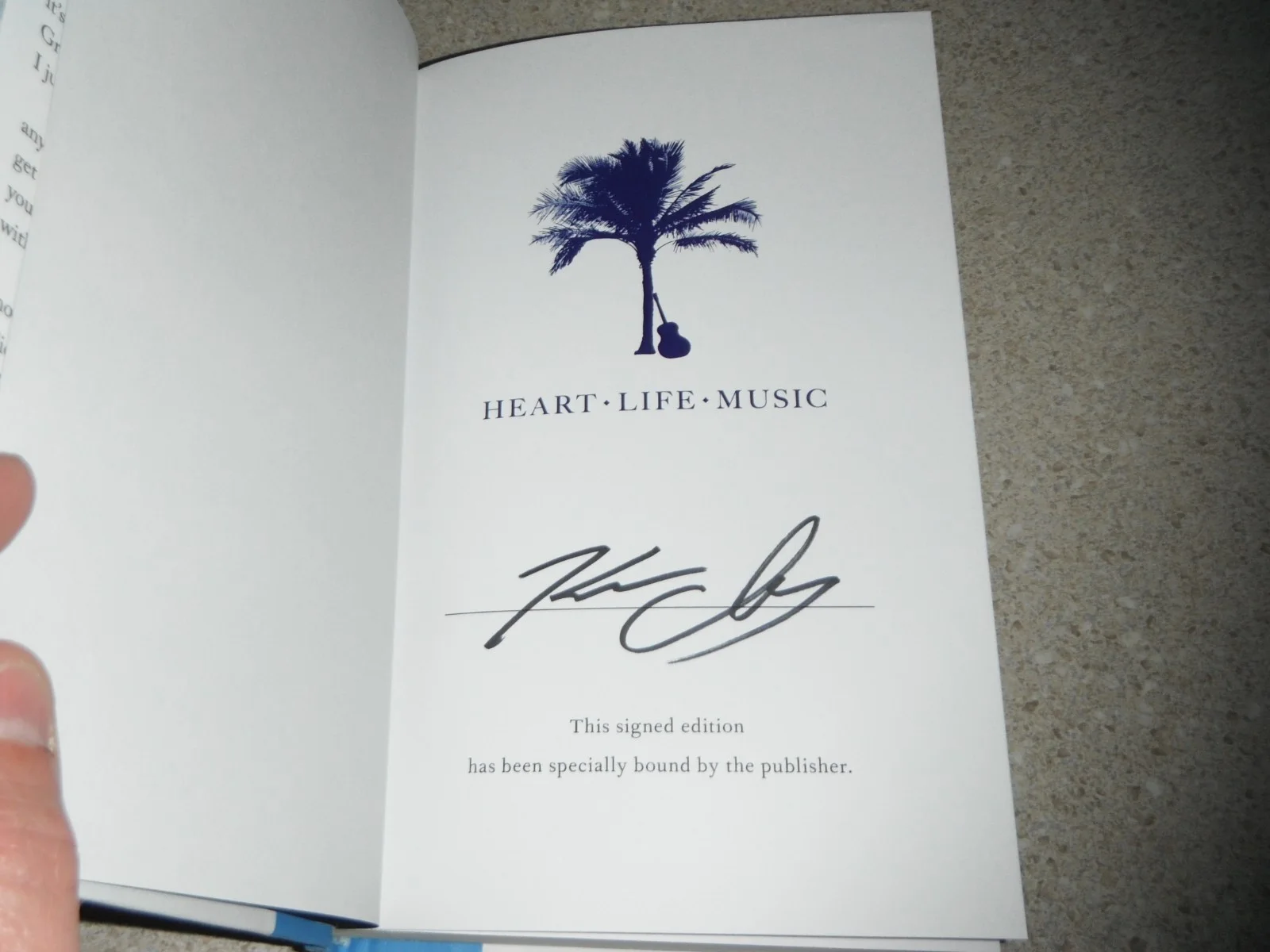 KENNY CHESNEY SIGNED HEART LIFE MUSIC HARDBACK BOOK, изображение 2