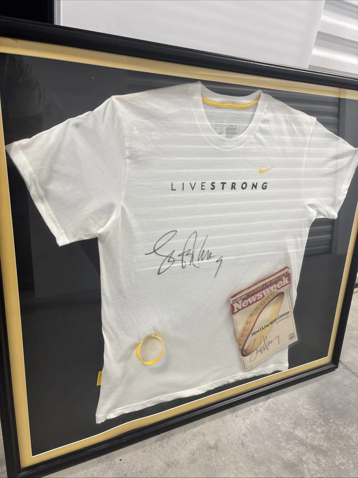 Lance Armstrong Live Strong Newsweek Signature Autograph Wow, image 2