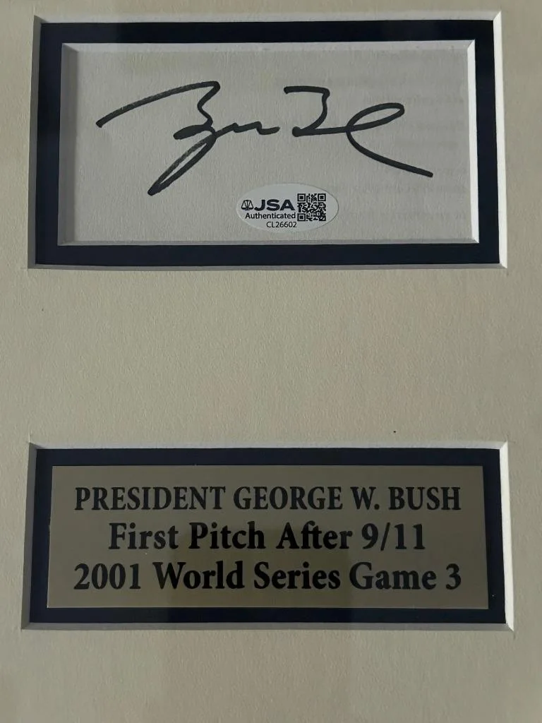 GEORGE BUSH — PRESIDENT GEORGE BUSH 9/11 YANKEES WORLD SERIES RARE SIGNED 15x12 FRAME JSA COA, image 2