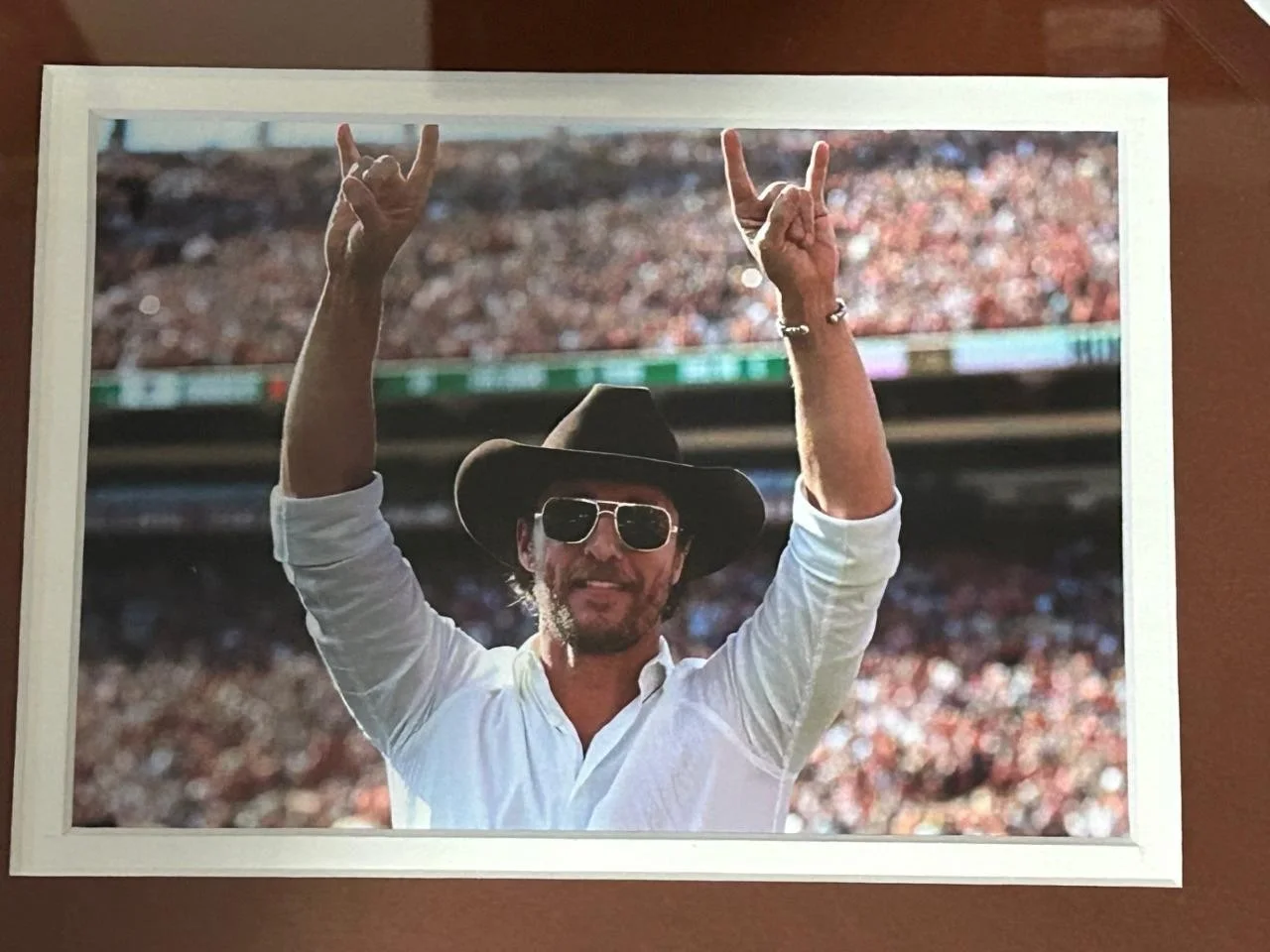 MATTHEW MCCONAUGHEY — MATTHEW MCCONAUGHEY TEXAS LONGHORNS RARE SIGNED CUT 12x13 CUSTOM FRAME JSA COA, image 3