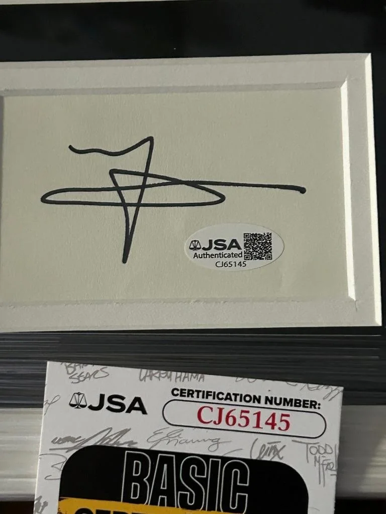 MATTHEW MCCONAUGHEY — MATTHEW MCCONAUGHEY LINCOLN LAWYER RARE SIGNED CUT 11x12 CUSTOM FRAME JSA COA, image 3