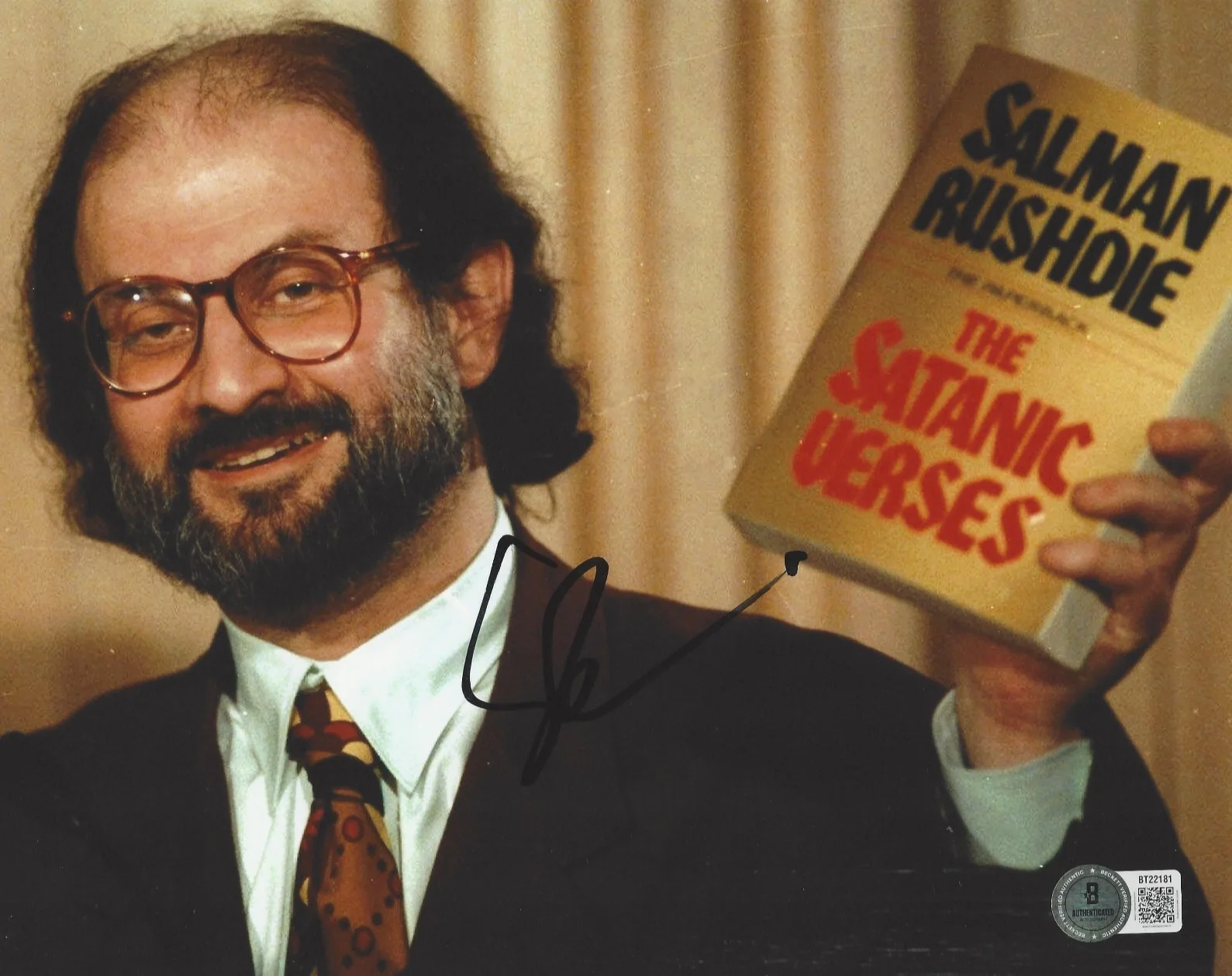 SALMAN RUSHDIE SIGNED 8x10 PHOTO 2 THE SATANIC VERSES AUTHOR BECKETT BAS COA, изображение 2