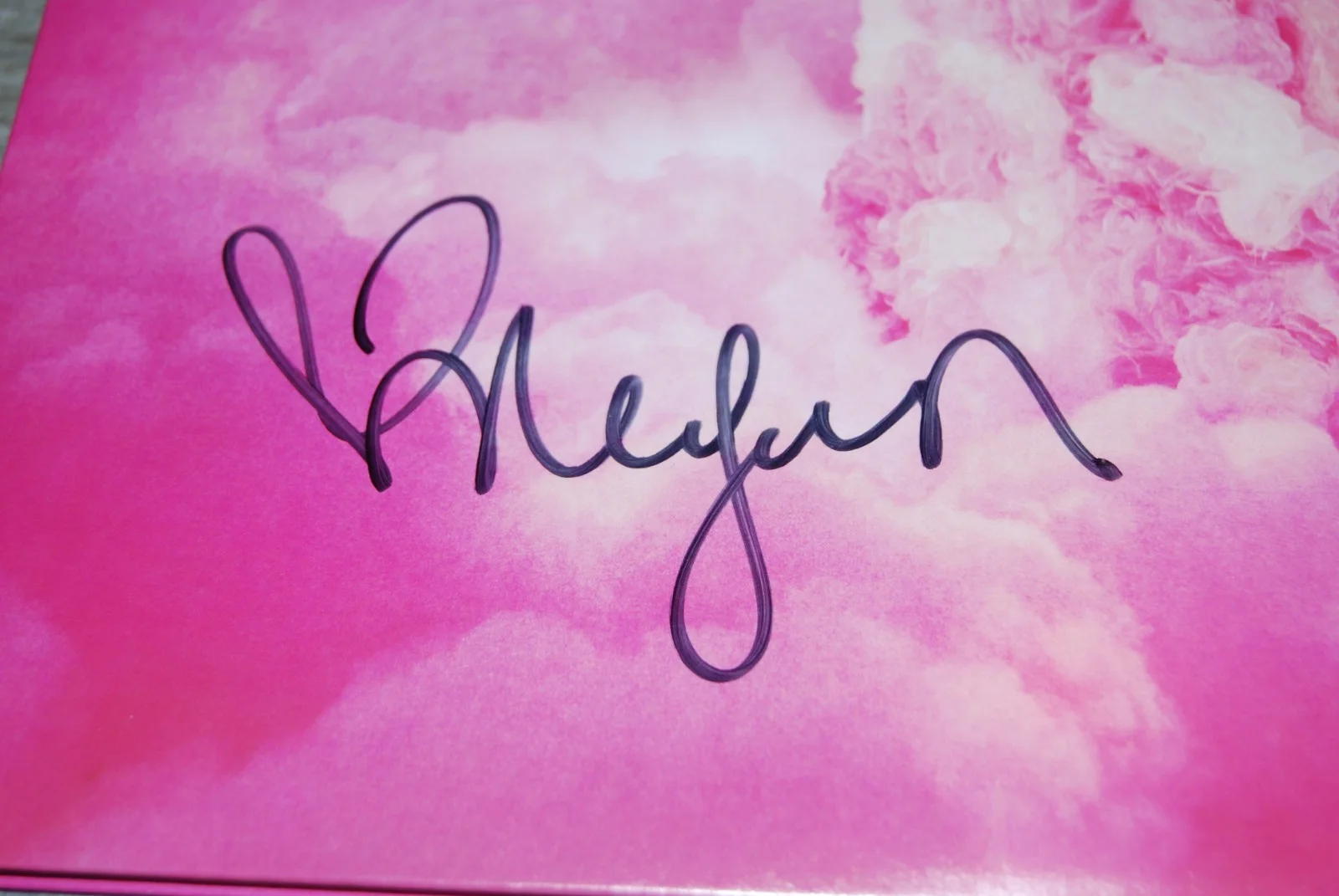 MEGAN MORONEY signed (CLOUD 9) autograph Vinyl record Album BECKETT BAS BW61775, image 2