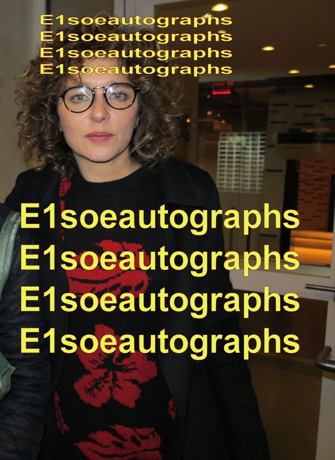 Valeria Golino — Valeria Golino signed 8x10 photo In Person. Photo Proof. Rain Man, Hot Shots, изображение 2