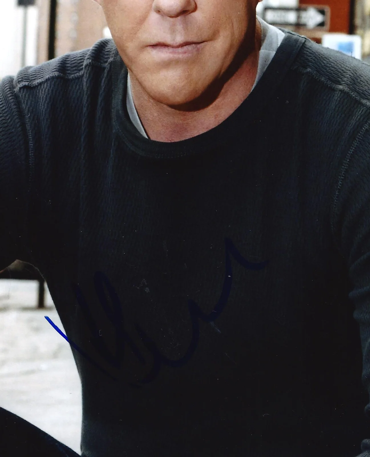 Kiefer Sutherland — Kiefer Sutherland signed 24 8x10 photo in person - Live Another Day, image 2