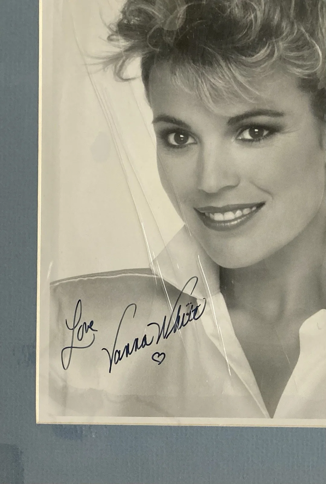 Vanna White — Vanna White Wheel of Fortune Signed B/W 8x10 Photo Matted Autographed, изображение 3