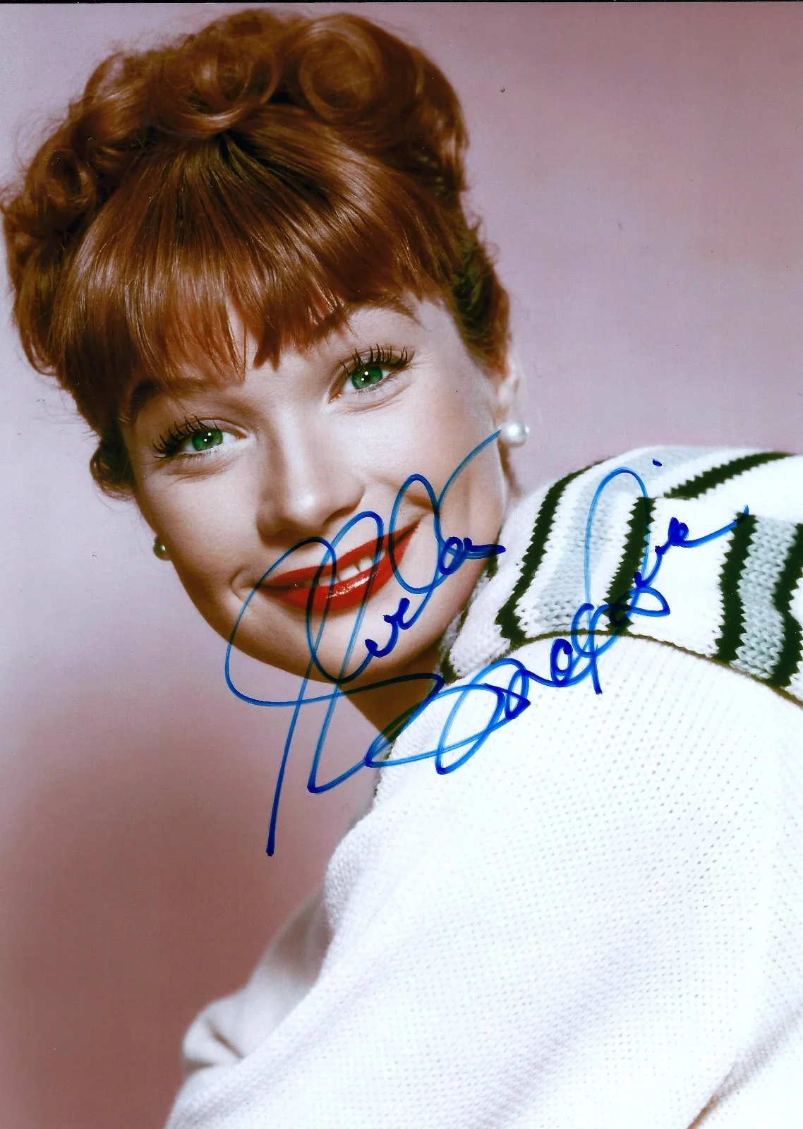 Shirley Maclaine — Shirley Maclaine signed 8x10 photo - Authentic - Terms of Endearment