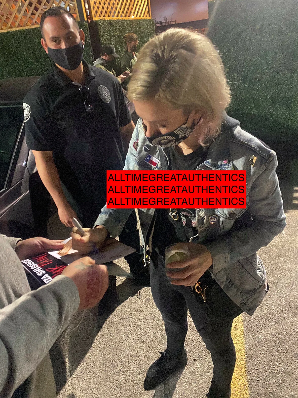 COMEDIAN ILIZA SHLESINGER SIGNED 8x10 PHOTO SEXY STAND UP PROOF BAS BECKETT COA, изображение 3