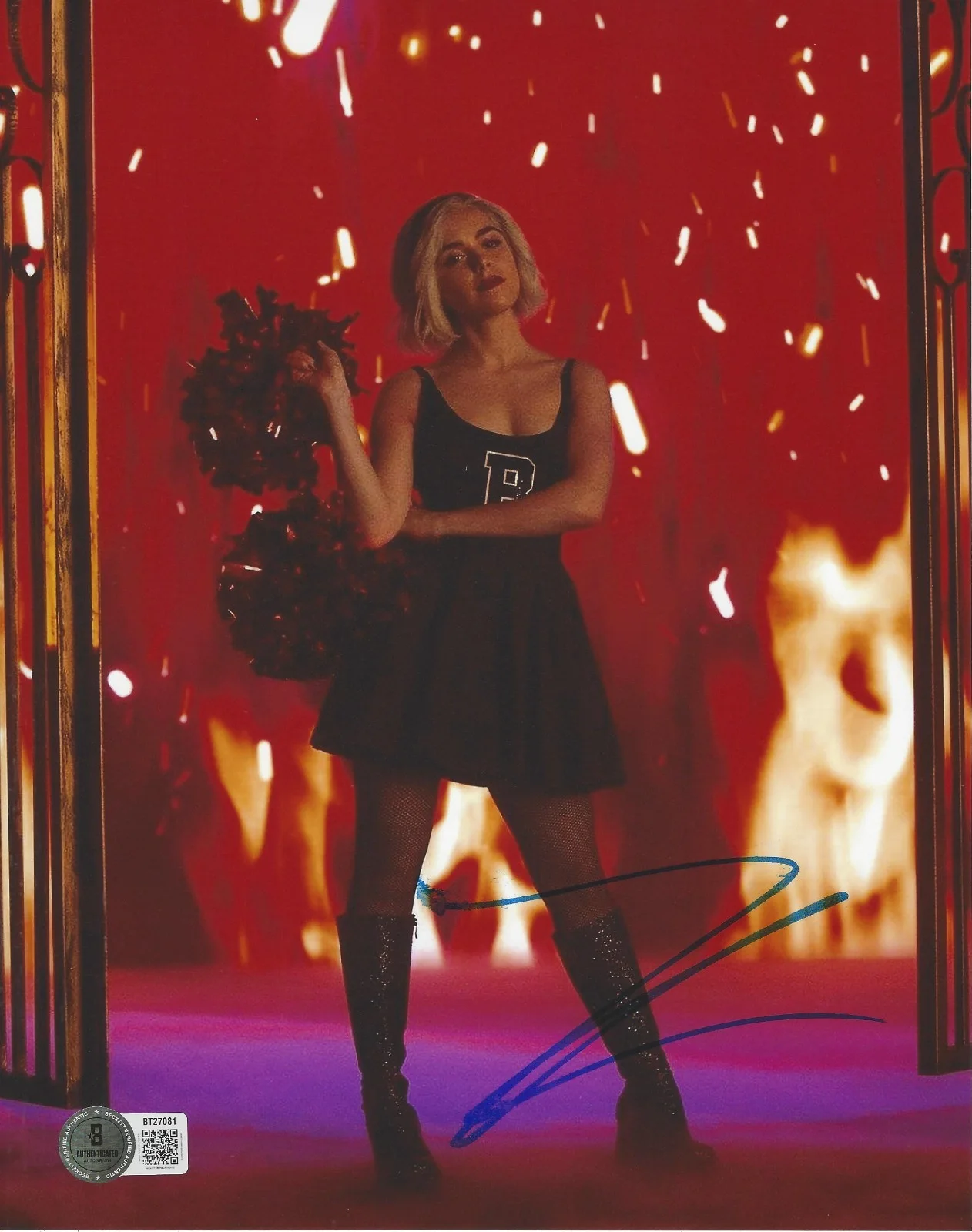 KIERNAN SHIPKA SIGNED CHILLING ADVENTURES OF SABRINA 8x10 PHOTO C BECKETT COA, изображение 2