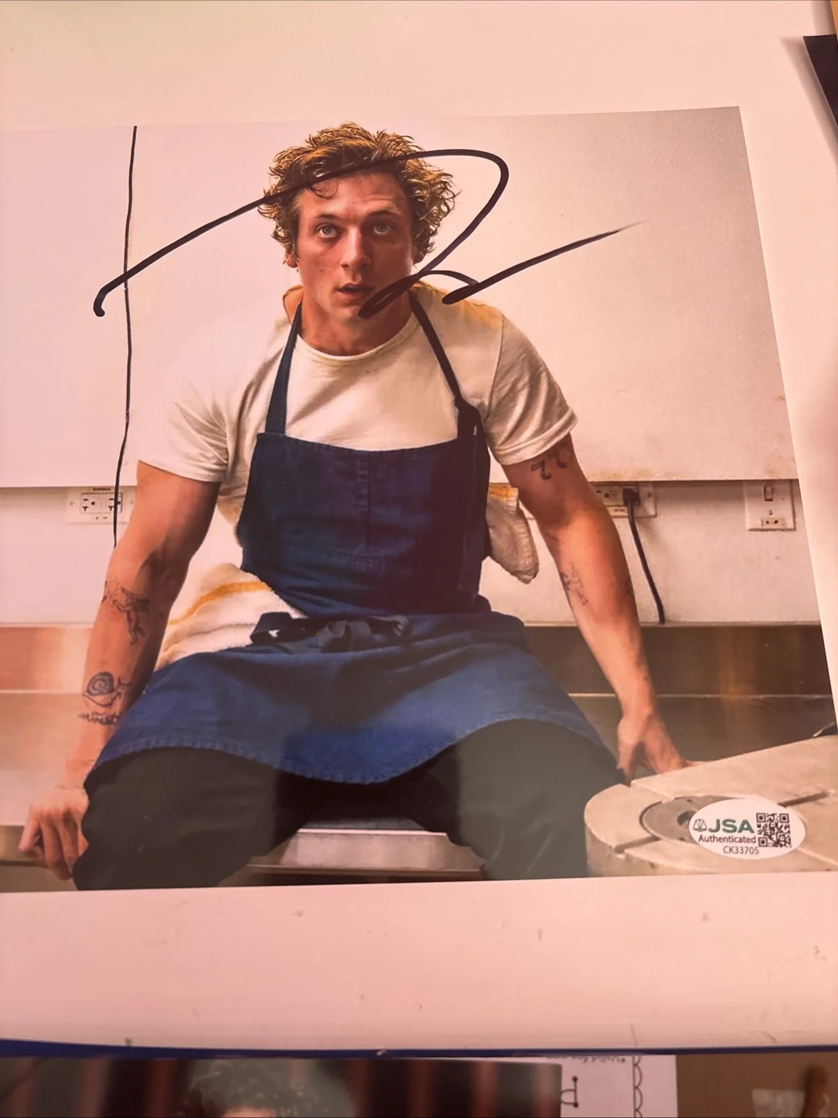 Jeremy Allen White — Jeremy Allen White Shameless Signed Autographed 8x10 Photo JSA COA A, изображение 2