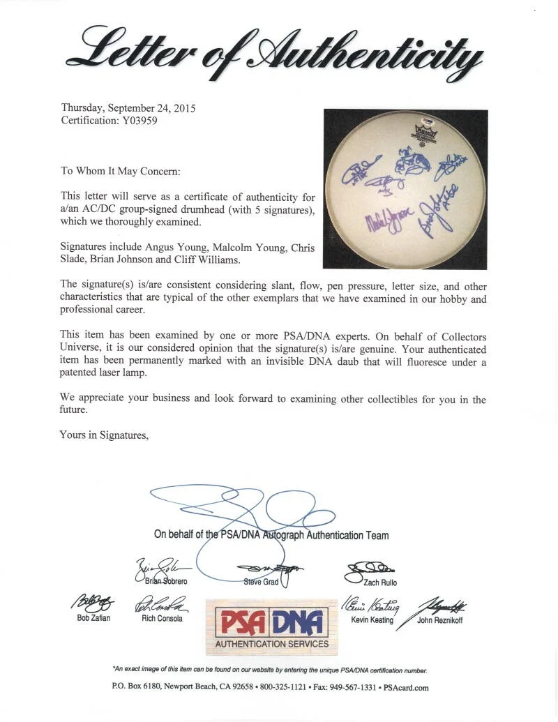 Brian Johnson, Chris Slade, Cliff Williams, Angus Young, Malcom Y — AC/DC Band Signed Autograph Drumhead - Angus Young Original Art Sketch PSA COA, изображение 2