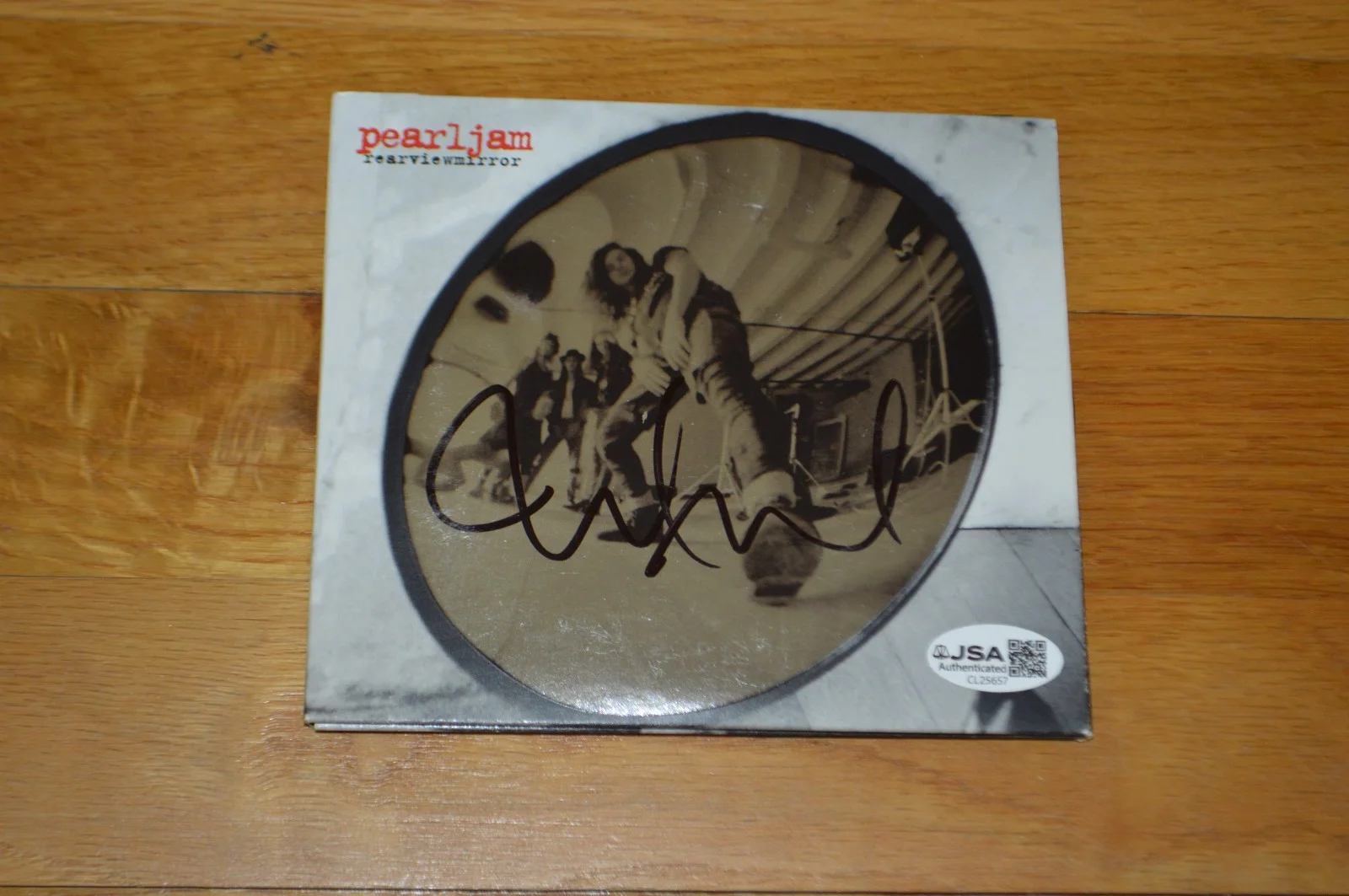 Pearl Jam ~ Mike McCready Autographed "Rear View Mirror" CD Booklet with JSA COA, image 2