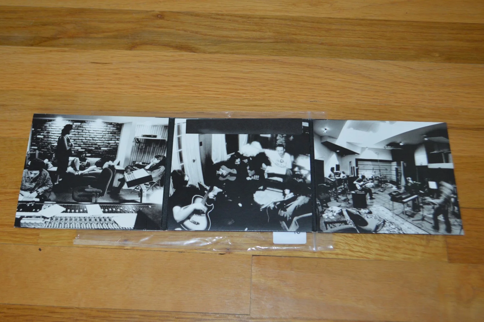 Pearl Jam ~ Mike McCready Autographed "Rear View Mirror" CD Booklet with JSA COA, image 3