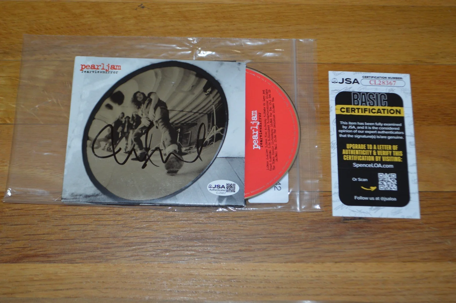 Pearl Jam ~ Mike McCready Autographed "Rear View Mirror" CD Booklet with JSA COA, image 5