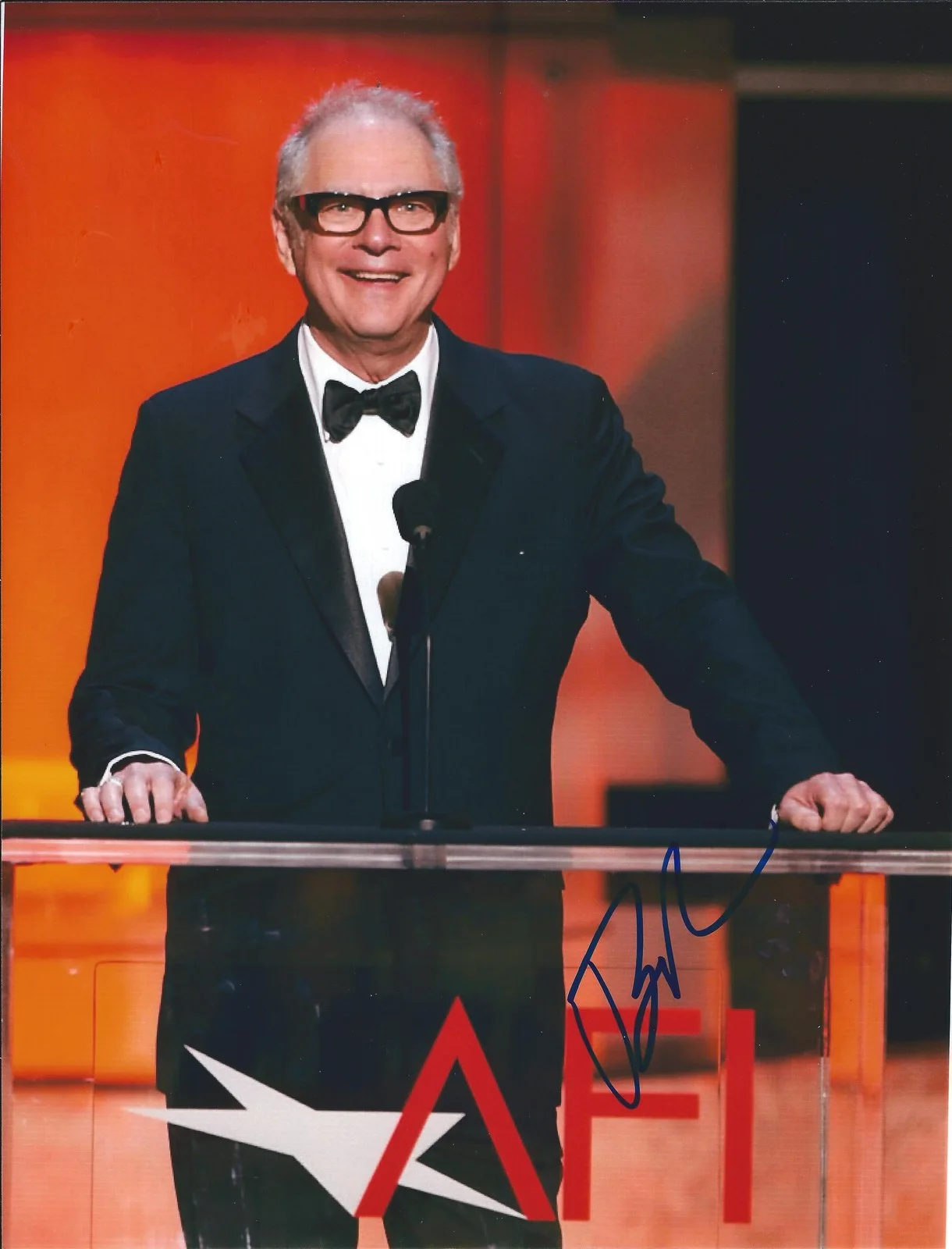 barry levinson — Director Barry Levinson signed 8x10 photo in person - Exact photo Proof