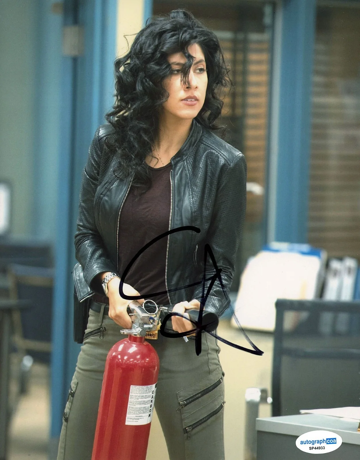 Stephanie Beatriz — Stephanie Beatriz signed "BROOKLYN NINE-NINE" 8x10 Photo EXACT PROOF f Rosa ACOA, изображение 4
