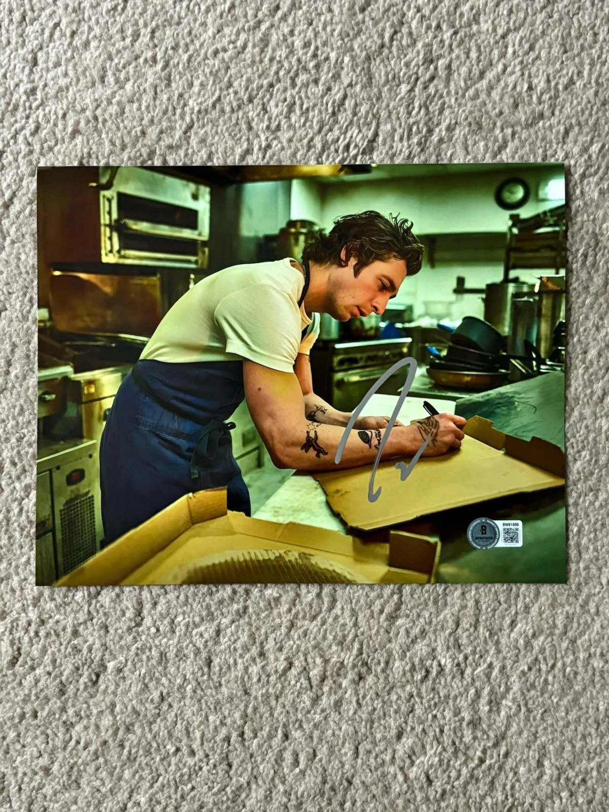 Jeremy Allen White — Jeremy Allen White Signed Autographed The Bear 8x10 Photo Carmy Beckett BAS COA!, изображение 2