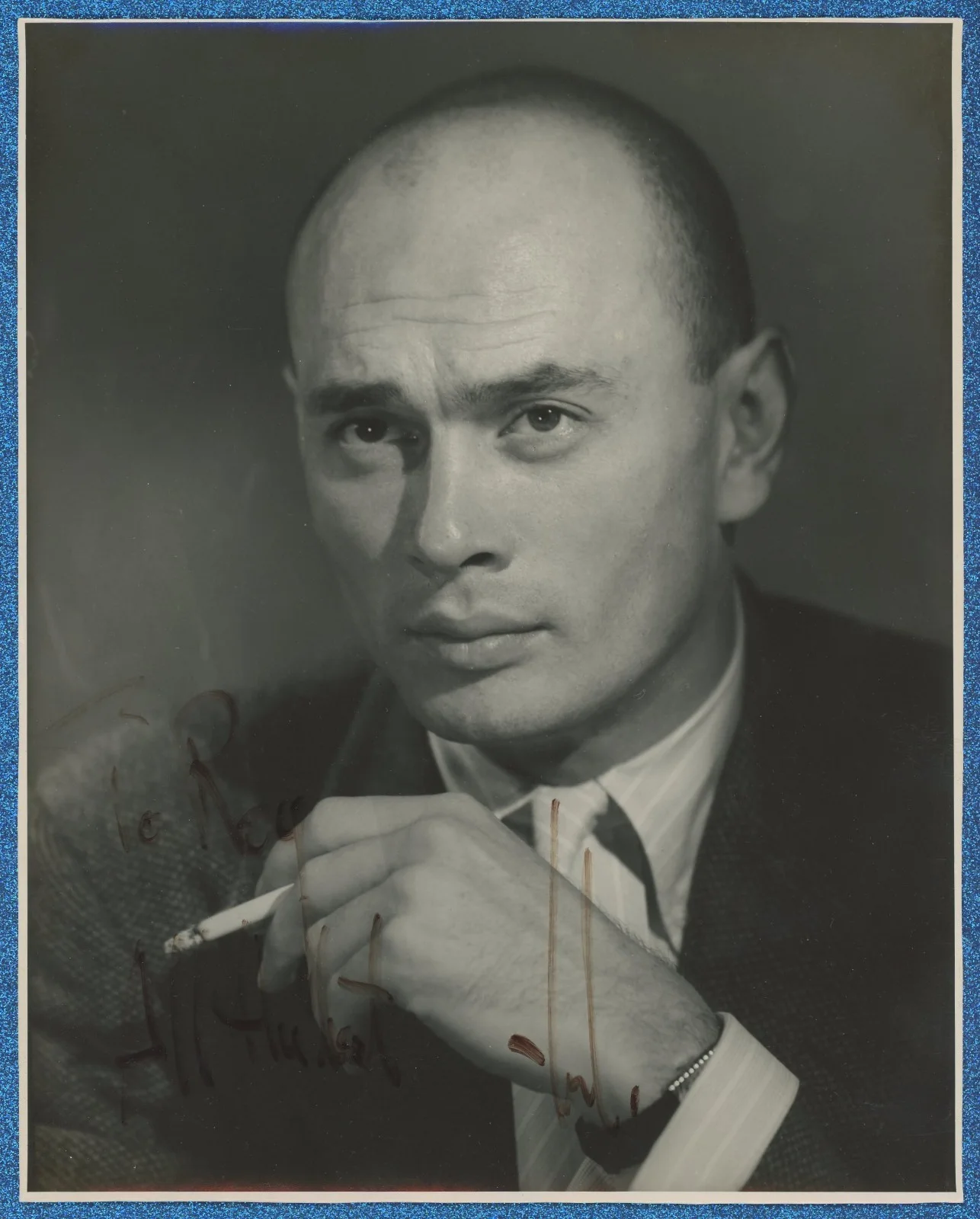 Yul Brynner — Yul Brynner 8x10 inch signed Black & White photo w Beckett BAS COA, изображение 2