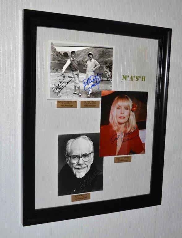 Mash DONALD SUTHERLAND & ELLIOT GOULD Signed Autograph + Costume, COA, UACC, DVD, изображение 2