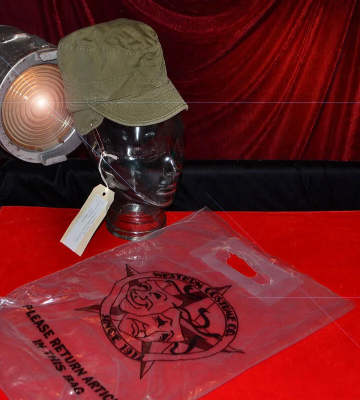Mash DONALD SUTHERLAND & ELLIOT GOULD Signed Autograph + Costume, COA, UACC, DVD, изображение 3