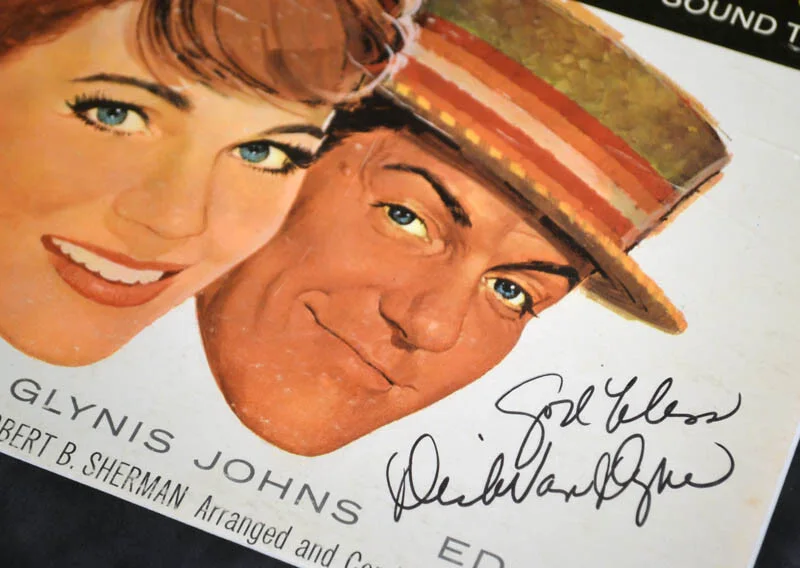 JULIE ANDREWS, DICK VAN DYKE — JULIE ANDREWS, DICK VAN DYKE Signed MARY POPPINS Autograph FRAME, DVD, COA, UACC, image 5