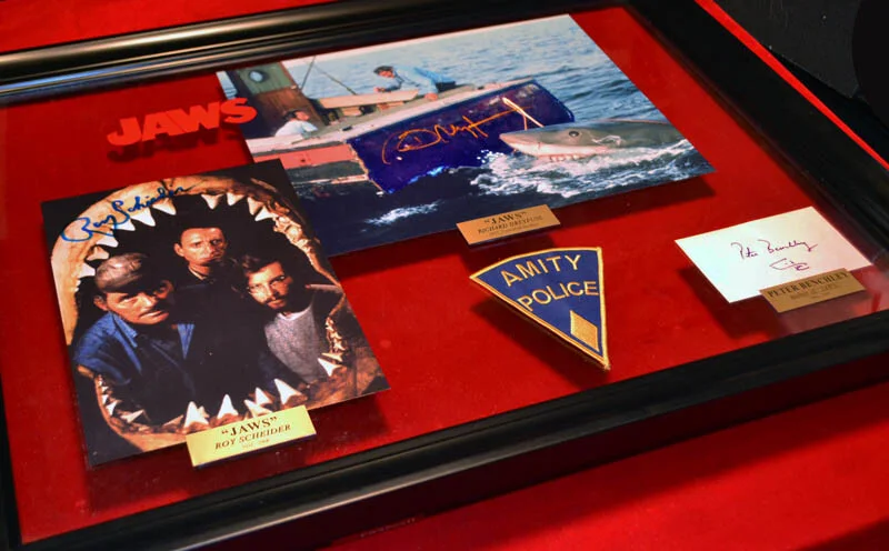 ROY SCHEIDER, RICHARD DREYFUSS, PETER BENCHLEY — JAWS Display, Signed ROY SCHEIDER, DREYFUSS, BENCHLEY Autograph, DVD, COA, UACC, image 2