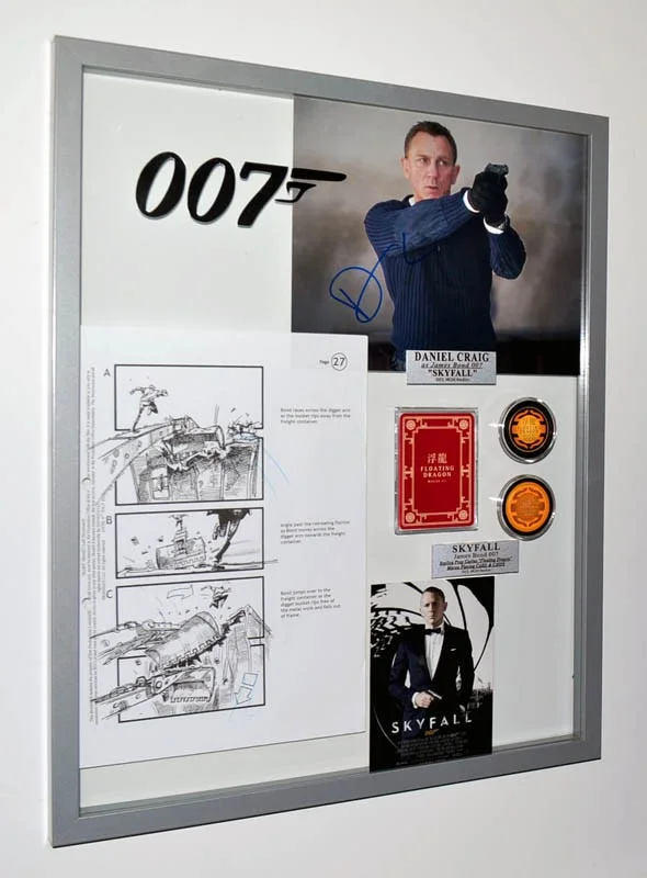 DANIEL CRAIG — DANIEL CRAIG Signed Autograph, BOND 007 PROP, DVD, SKYFALL STORYBOARD, COA Frame, image 2