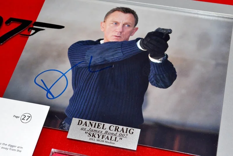 DANIEL CRAIG — DANIEL CRAIG Signed Autograph, BOND 007 PROP, DVD, SKYFALL STORYBOARD, COA Frame, image 5