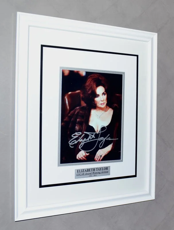ELIZABETH TAYLOR — ELIZABETH TAYLOR Signed Liz AUTOGRAPH, Frame, CLEOPATRA DVD, Program UACC RD#228, image 2