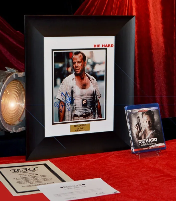 BRUCE WILLIS — RARE Signed DIE HARD Star BRUCE WILLIS Autograph, COA, UACC RD#228, Frame, DVD, изображение 2