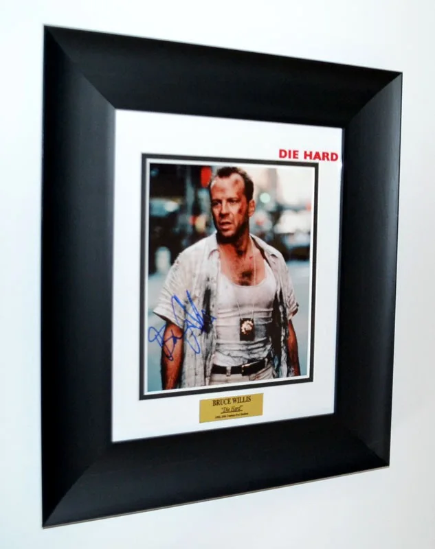 BRUCE WILLIS — RARE Signed DIE HARD Star BRUCE WILLIS Autograph, COA, UACC RD#228, Frame, DVD, изображение 3