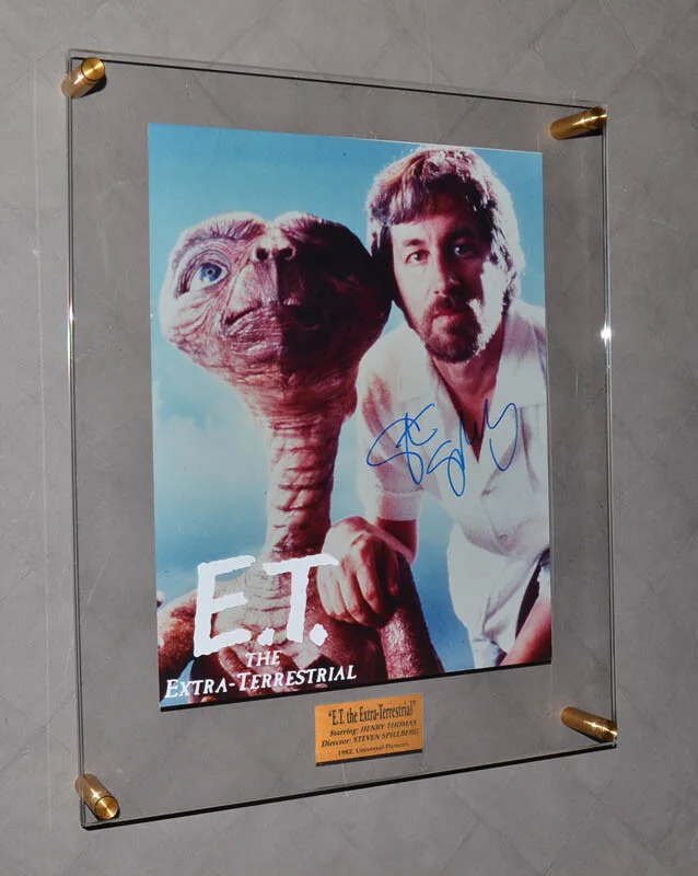 STEVEN SPIELBERG, DREW BARRYMORE, DEE WALLACE & HENRY THOMAS — Rare STEVEN SPIELBERG Signed E.T. Photo, 3 ET CAST Autographs, COA UACC DVD, Toy